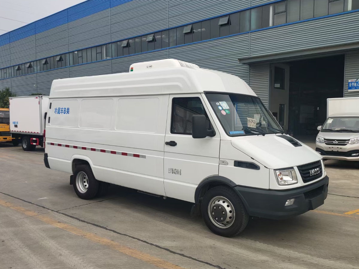 依維柯長(zhǎng)軸冷藏車(chē)（8.5方）